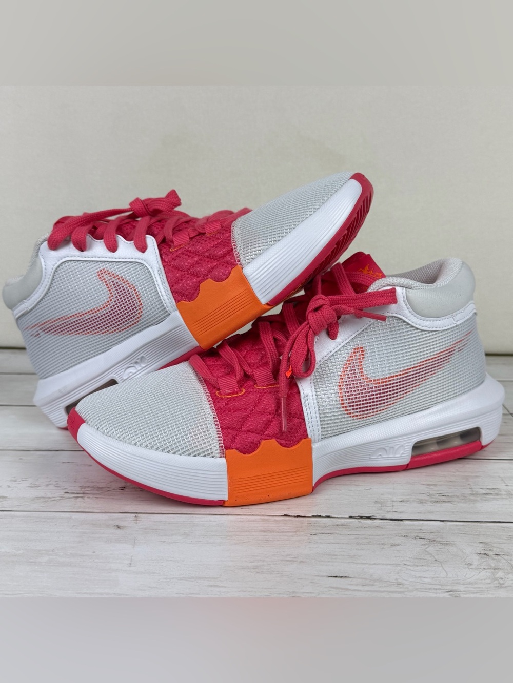 Nike LeBron Witness 8 Mens Size 9 White / Aster Pink New in Box Dunkin Donuts Ed